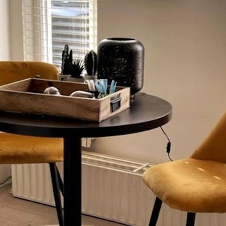 Gezellige knusse studio met bubbelbad Huizen Buitenkant foto