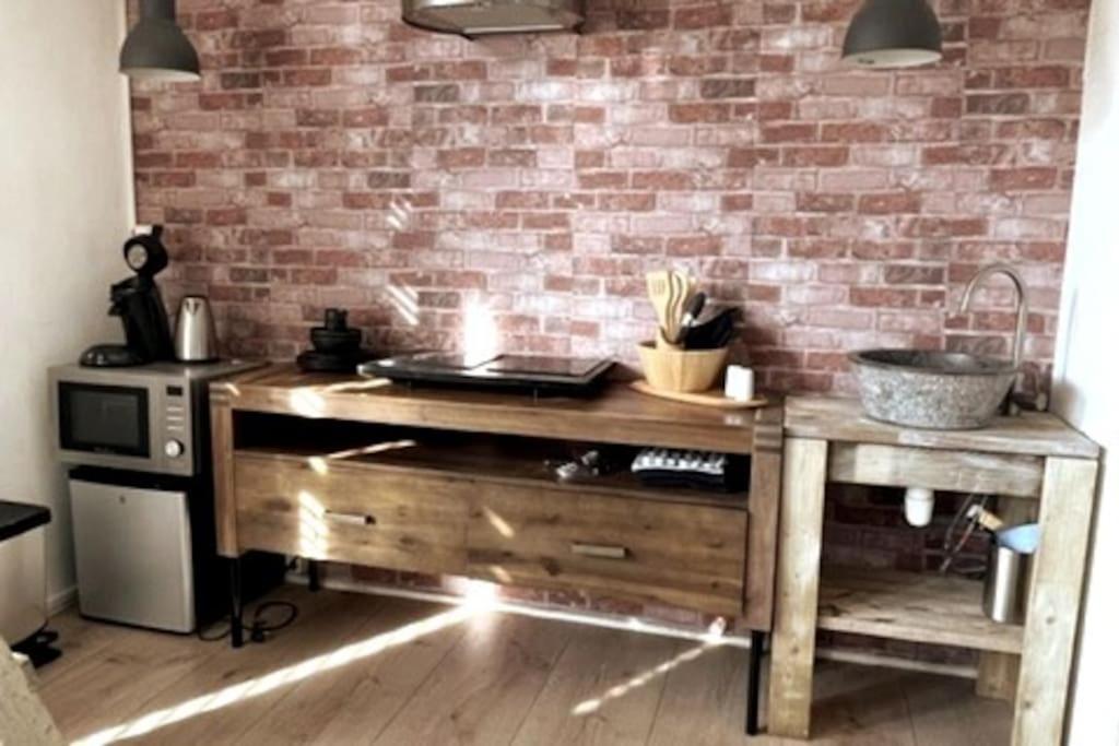 Gezellige knusse studio met bubbelbad Huizen Buitenkant foto