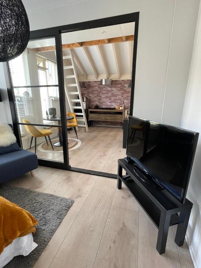 Gezellige knusse studio met bubbelbad Huizen Buitenkant foto