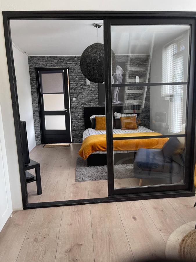 Gezellige knusse studio met bubbelbad Huizen Buitenkant foto