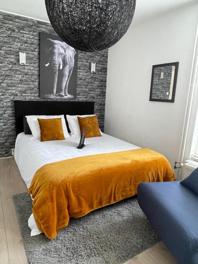 Gezellige knusse studio met bubbelbad Huizen Buitenkant foto