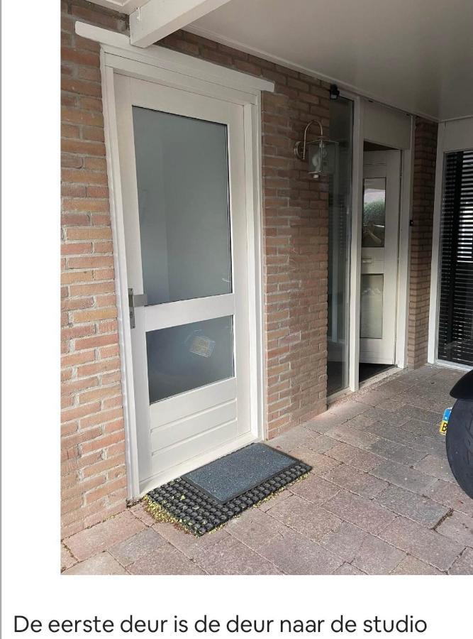 Gezellige knusse studio met bubbelbad Huizen Buitenkant foto
